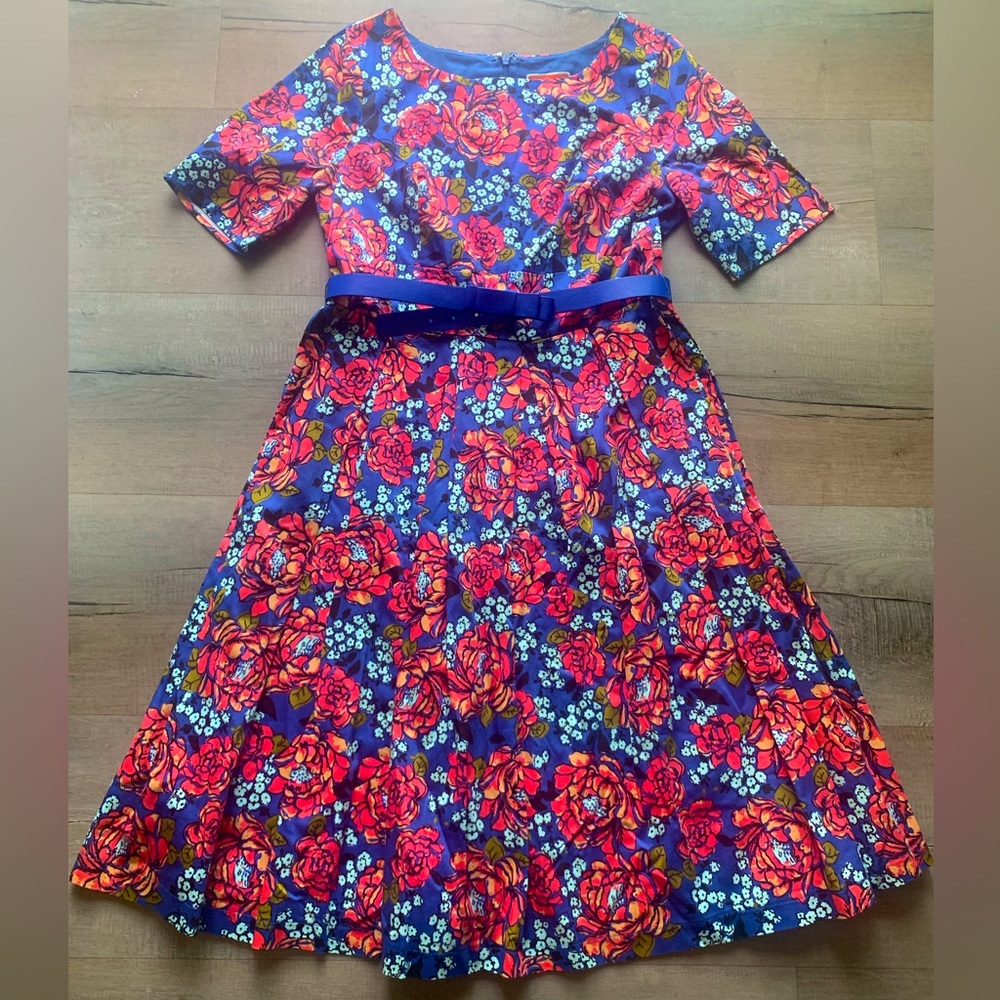 Spring Flowers Fit and Flare dress by ModCloth. Size Large, with belt.